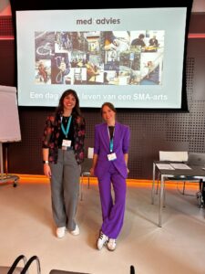 Foto van Lucia en Laureen voor hun presentatiescherm